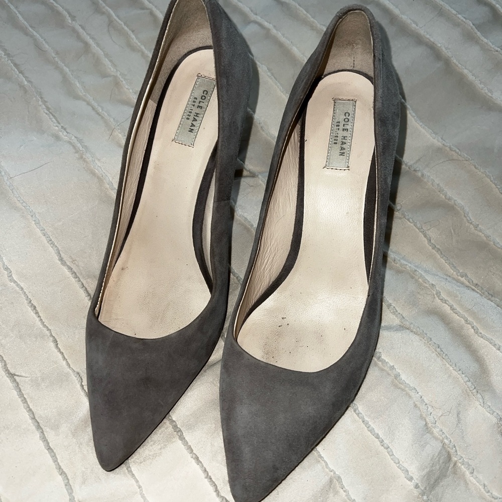 🩶Cole Haan Gray Suede Pointed-Toe Heels🩶
